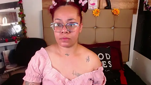 Snapshot of MIA__SPENCER chatting on November 2025 06:30:01 PM MIA SPENCER online show from November 2025 06:30:01 PM