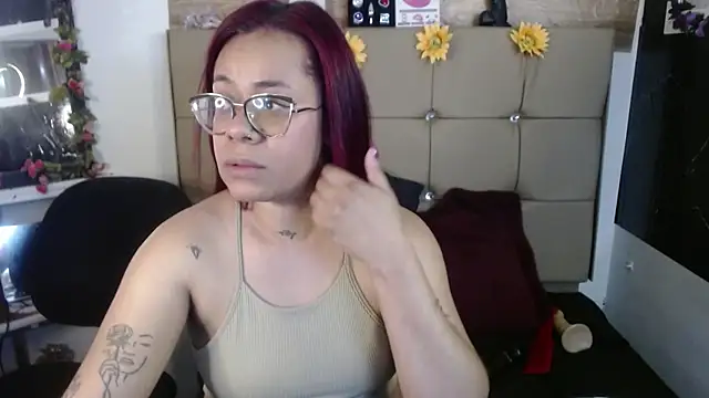 Snapshot of MIA__SPENCER chatting on November 2025 09:02:01 PM MIA SPENCER online show from November 2025 09:02:01 PM