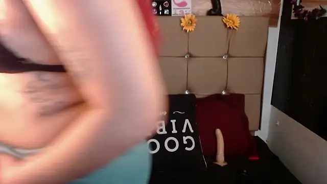 Snapshot of MIA__SPENCER chatting on November 2025 08:22:01 PM MIA SPENCER online show from November 2025 08:22:01 PM