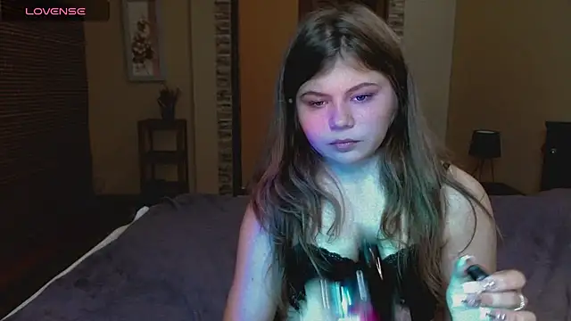 Lilly Jess online show from October 2025 06:37:01 PM