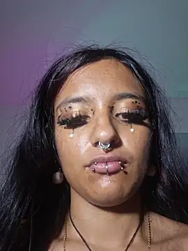 carolinerue online show from November 2025 10:59:01 AM