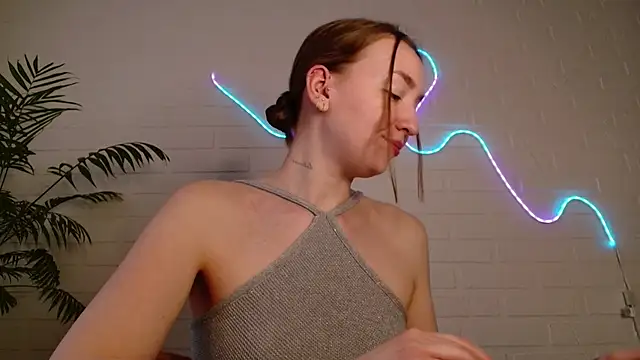 Snapshot of WhitePrincessLuna chatting on February 2026 02:22:02 PM WhitePrincessLuna online show from February 2026 02:22:02 PM