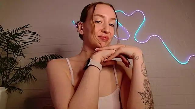 WhitePrincessLuna online show from April 2026 02:11:01 PM