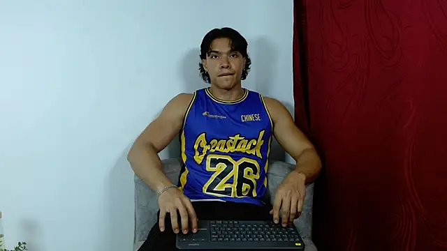 adriel escalante online show from October 2025 01:35:01 AM