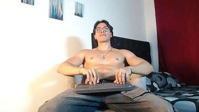 adriel escalante online show from December 2025 03:22:02 AM