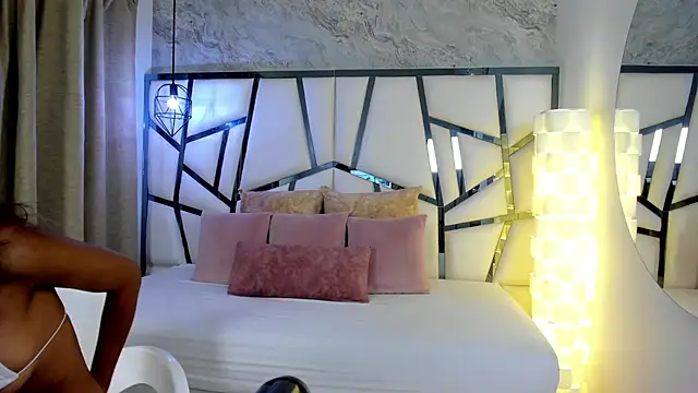 Snapshot of Susanna_Cute chatting on February 2026 01:27:02 PM Susanna Cute online show from February 2026 01:27:02 PM