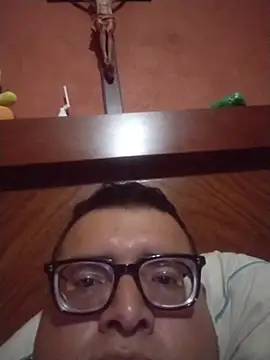 Snapshot of Santiagoqro85 chatting on December 2025 02:17:02 AM Santiagoqro85 online show from December 2025 02:17:02 AM