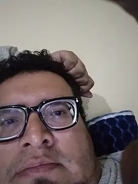 Snapshot of Santiagoqro85 chatting on February 2026 04:07:01 AM Santiagoqro85 online show from February 2026 04:07:01 AM