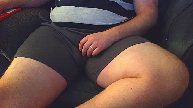 thighguy30 online show from November 2025 11:40:01 PM