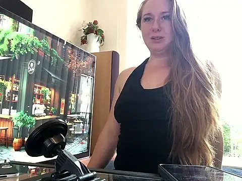 Snapshot of MazySunny chatting on October 2025 07:06:01 AM MazySunny online show from October 2025 07:06:01 AM