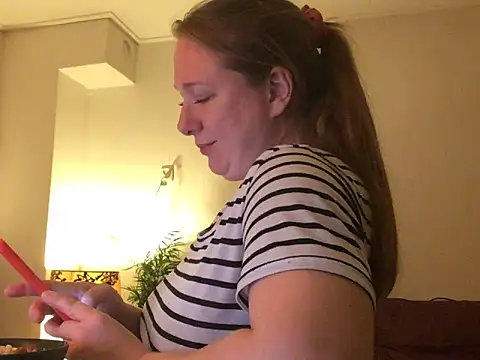 Snapshot of MazySunny chatting on October 2025 09:05:02 PM MazySunny online show from October 2025 09:05:02 PM