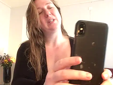 Snapshot of MazySunny chatting on November 2025 08:58:02 AM MazySunny online show from November 2025 08:58:02 AM