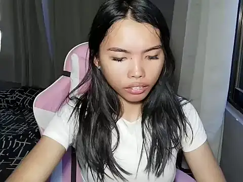 Snapshot of cutie_milker chatting on April 2026 05:32:01 AM cutie milker online show from April 2026 05:32:01 AM