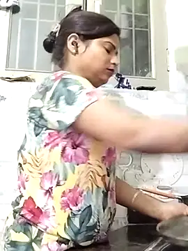 Hot-Pooja25 online show from April 2026 05:28:01 PM