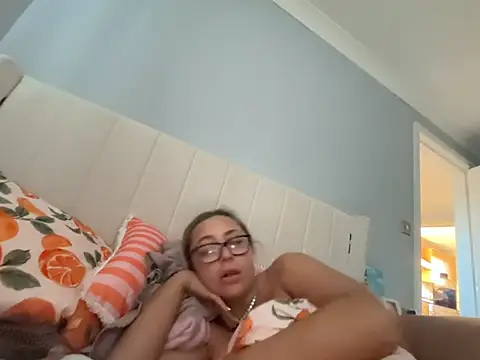 petitelucyXoxx online show from April 2026 06:35:02 PM