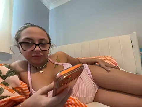 petitelucyXoxx online show from May 2026 09:14:01 AM