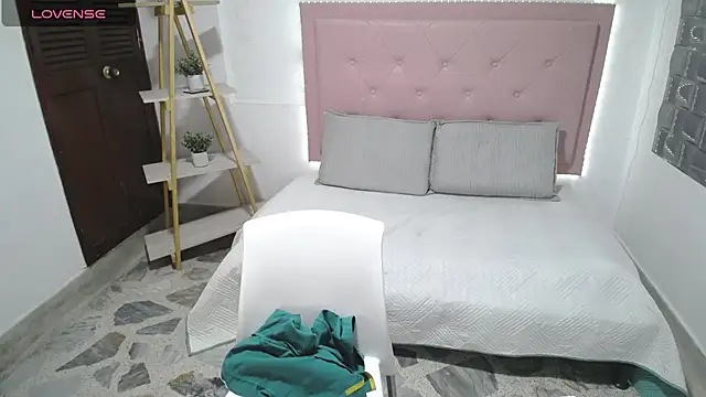 Snapshot of Dulce__Lovee chatting on October 2025 12:12:02 AM Dulce Lovee online show from October 2025 12:12:02 AM