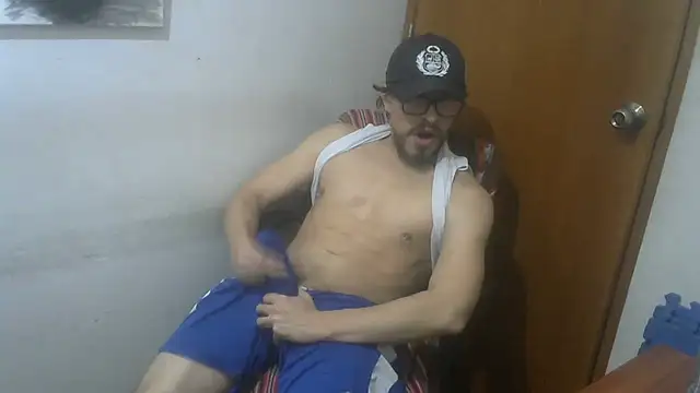 Snapshot of GuivernoStud chatting on September 2025 01:00:02 PM GuivernoStud online show from September 2025 01:00:02 PM