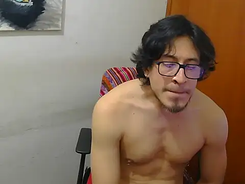 Snapshot of GuivernoStud chatting on October 2025 04:29:01 AM GuivernoStud online show from October 2025 04:29:01 AM