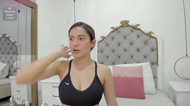 Skylerwhite02 online show from April 2026 03:35:02 AM