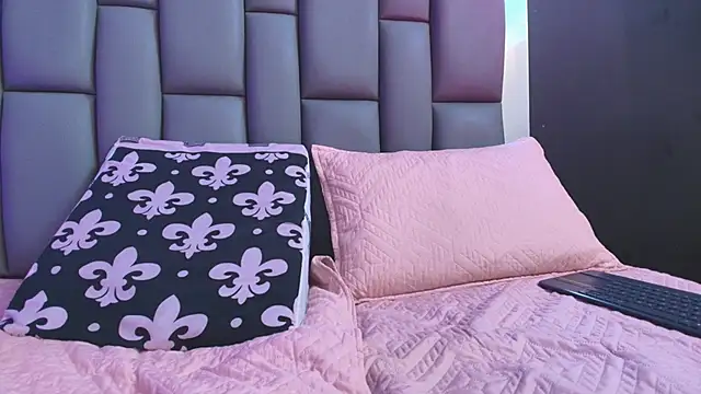 kissme luna online show from September 2025 07:04:01 PM