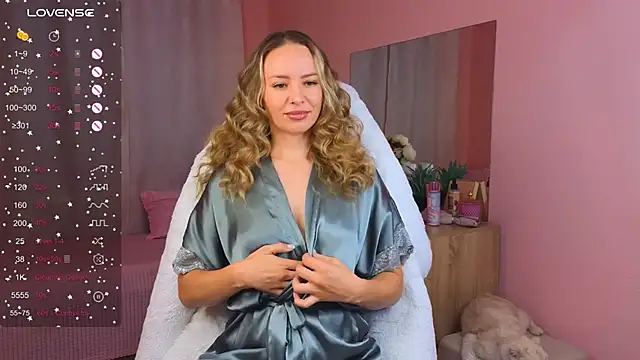 Snapshot of Hloya_Mei chatting on September 2025 11:05:01 PM Hloya Mei online show from September 2025 11:05:01 PM