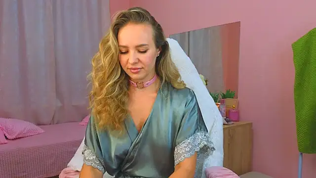 Snapshot of Hloya_Mei chatting on October 2025 12:30:02 AM Hloya Mei online show from October 2025 12:30:02 AM