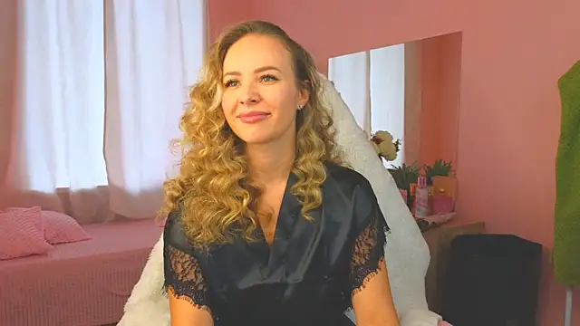 Snapshot of Hloya_Mei chatting on October 2025 03:17:01 AM Hloya Mei online show from October 2025 03:17:01 AM