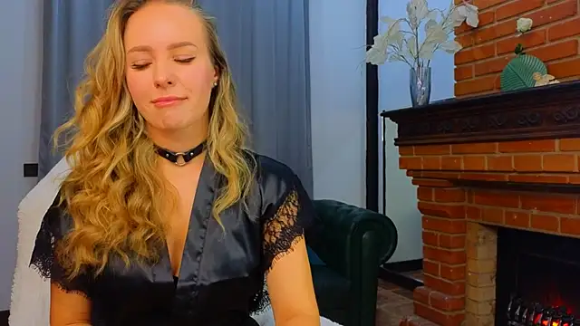 Snapshot of Hloya_Mei chatting on October 2025 01:06:01 AM Hloya Mei online show from October 2025 01:06:01 AM