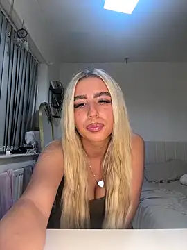 BlondeBetty online show from November 2025 05:03:01 PM