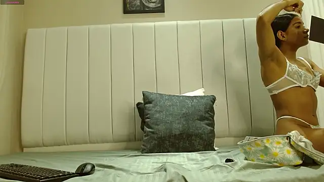 kendra lux1 online show from October 2025 01:23:01 PM