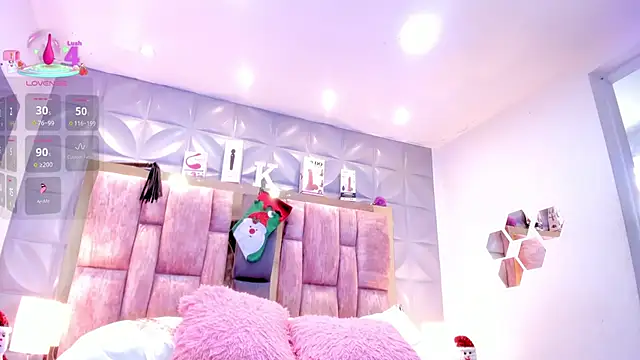 Charlotte Landry   online show from December 2025 04:27:01 PM