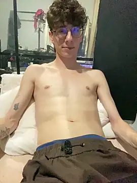 Snapshot of HeiRique chatting on October 2025 03:53:02 AM HeiRique online show from October 2025 03:53:02 AM