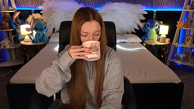 FoxyMayy online show from November 2025 02:06:01 PM