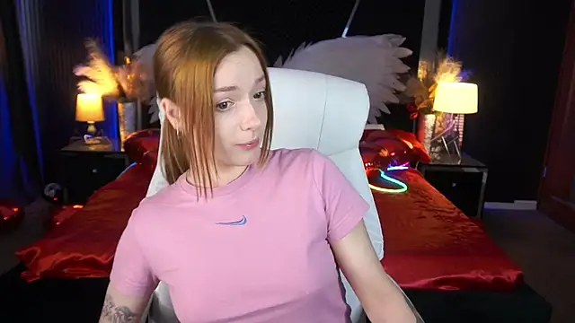 Snapshot of FoxyMayy chatting on June 2026 12:42:02 PM FoxyMayy online show from June 2026 12:42:02 PM