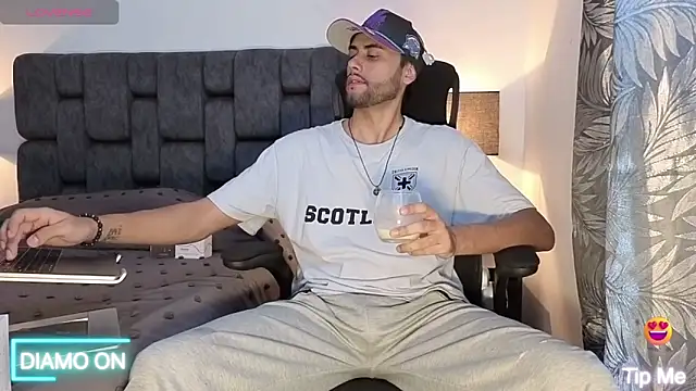 Thomas redcol online show from October 2025 04:24:02 PM