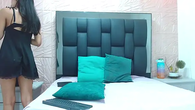 Tinita  online show from October 2025 01:56:02 PM