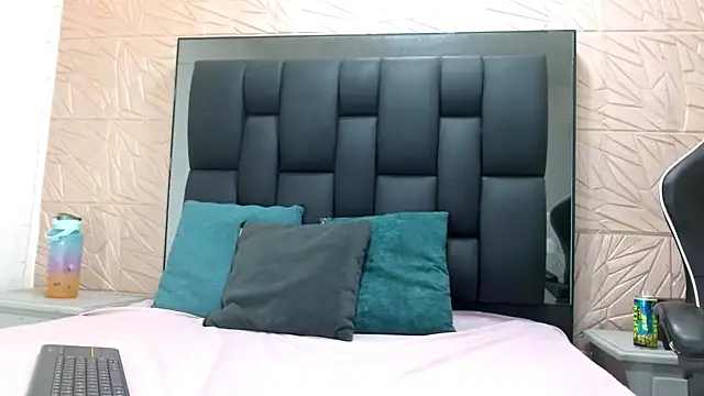 Tinita  online show from November 2025 02:17:01 PM