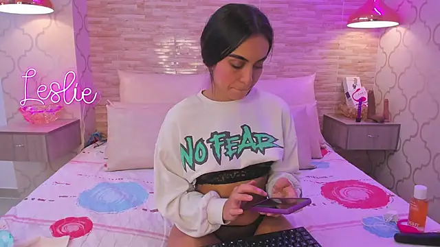 Leslie Bussh  online show from October 2025 03:24:01 PM