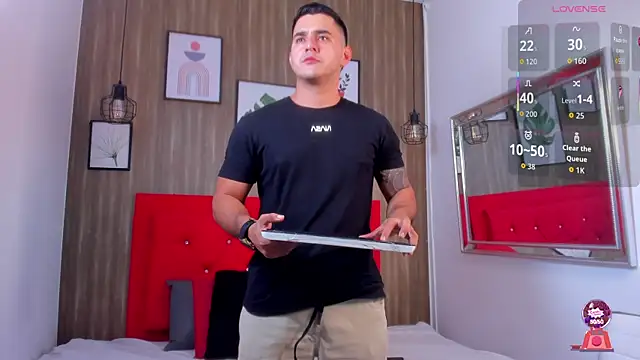 Snapshot of big-tyler chatting on November 2025 08:18:01 PM big-tyler online show from November 2025 08:18:01 PM