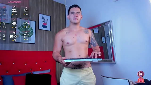 Snapshot of big-tyler chatting on November 2025 08:09:01 PM big-tyler online show from November 2025 08:09:01 PM