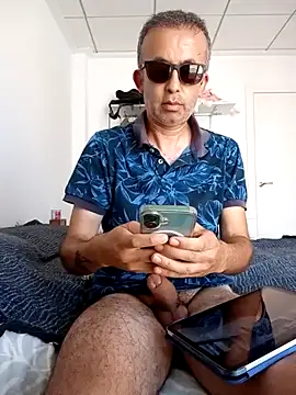 Snapshot of EmilioTaladdro chatting on June 2026 10:57:02 AM EmilioTaladdro online show from June 2026 10:57:02 AM