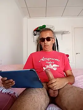 Snapshot of EmilioTaladdro chatting on July 2026 11:05:02 AM EmilioTaladdro online show from July 2026 11:05:02 AM