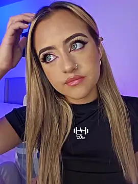 Snapshot of MaryMoon_ chatting on September 2025 01:40:01 AM MaryMoon online show from September 2025 01:40:01 AM