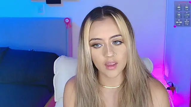 Snapshot of MaryMoon_ chatting on October 2025 09:13:02 PM MaryMoon online show from October 2025 09:13:02 PM