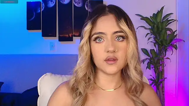 Snapshot of MaryMoon_ chatting on November 2025 01:53:01 AM MaryMoon online show from November 2025 01:53:01 AM