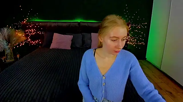 Snapshot of Alina_Blonde chatting on September 2025 05:41:02 AM Alina Blonde online show from September 2025 05:41:02 AM