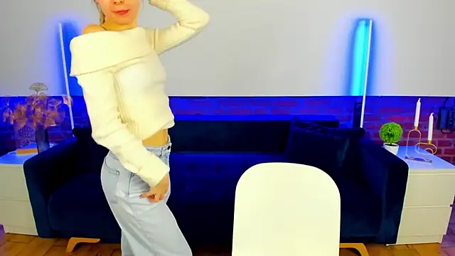 Snapshot of Alina_Blonde chatting on October 2025 06:39:02 AM Alina Blonde online show from October 2025 06:39:02 AM