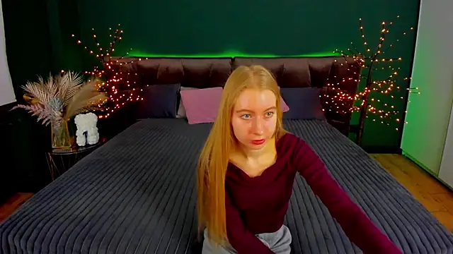 Snapshot of Alina_Blonde chatting on November 2025 06:47:01 AM Alina Blonde online show from November 2025 06:47:01 AM