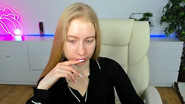 Alina Blonde online show from February 2026 06:39:02 AM